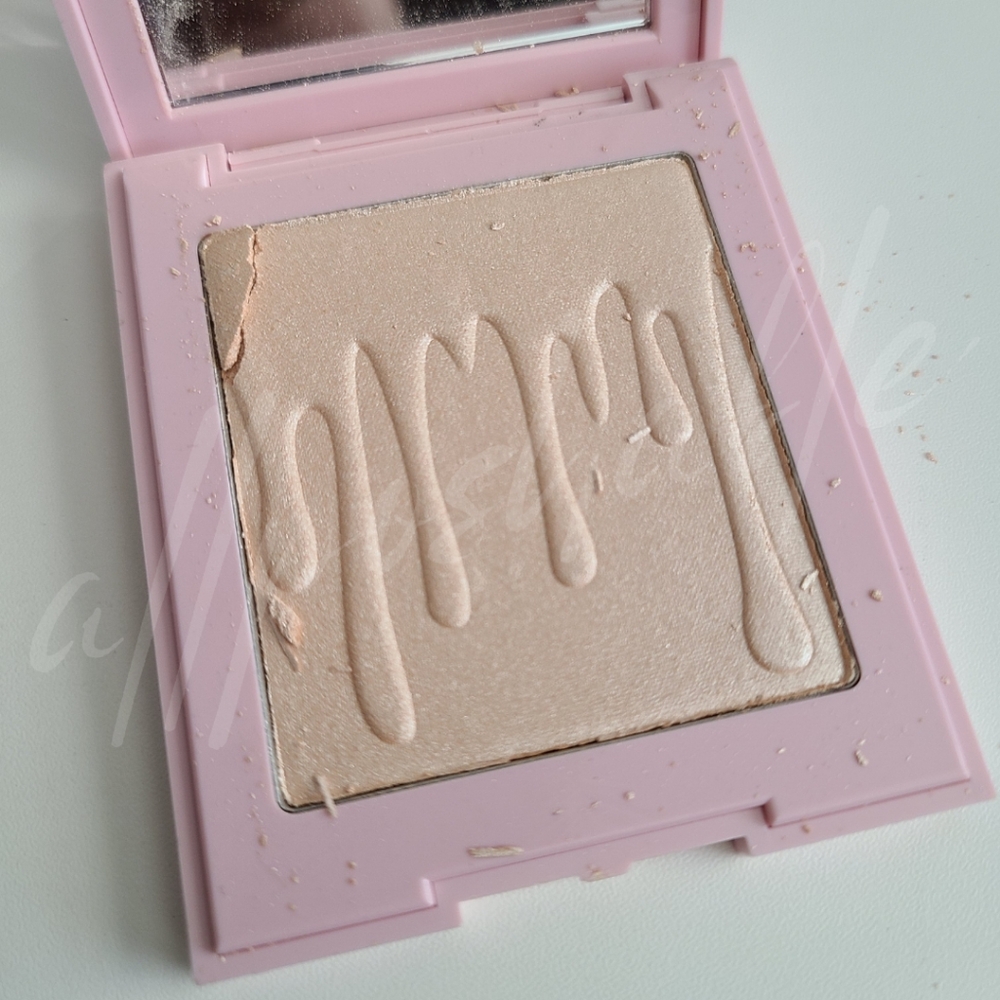 ⭐️2/$25⭐️ Kylighter Presses Illuminating Powder